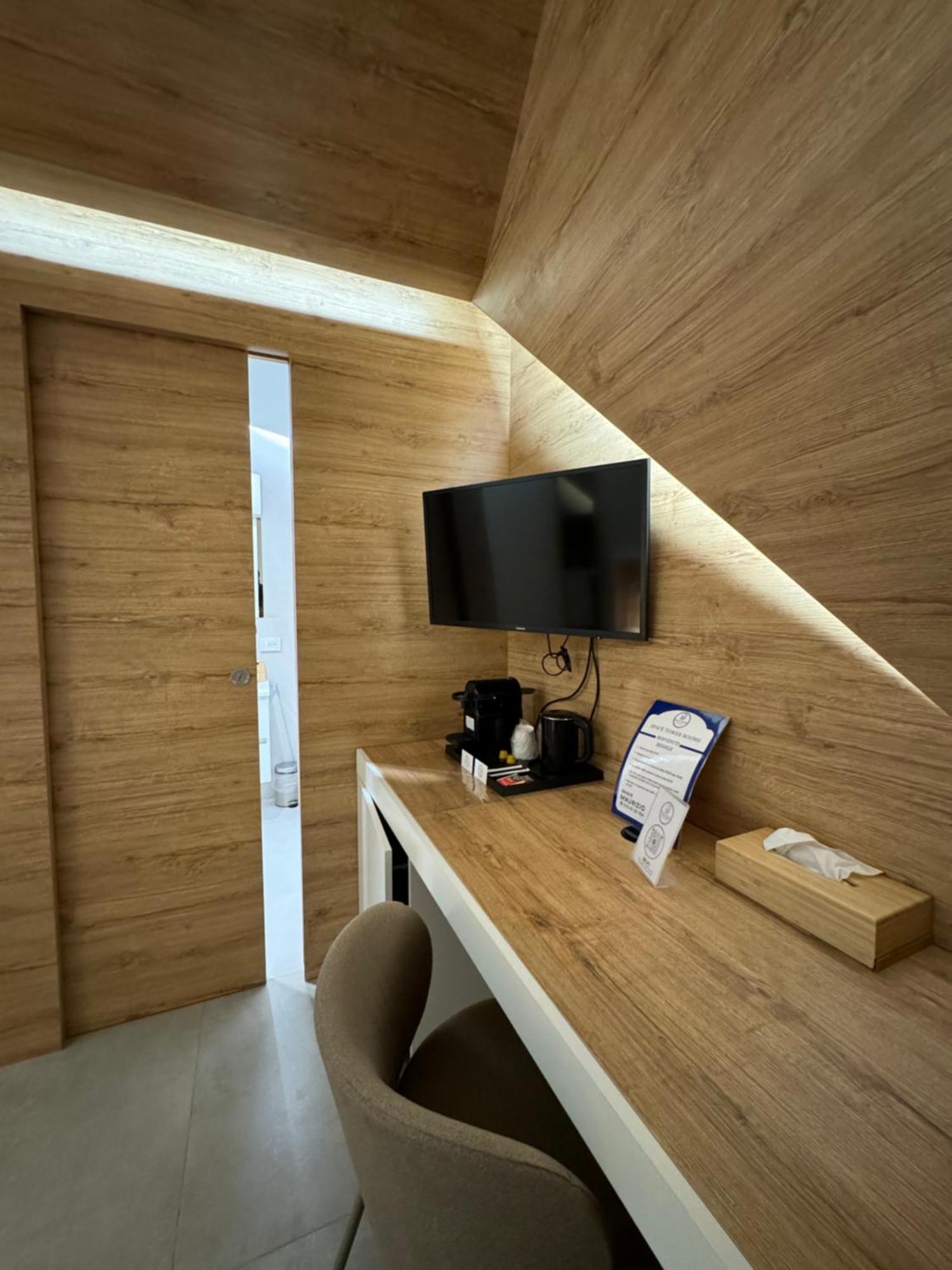 Space Tower Bed & Breakfast *